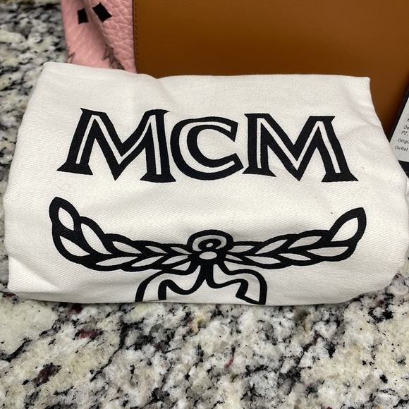 MCM Soft pink medium hobo handbag - Picture 2 of 9